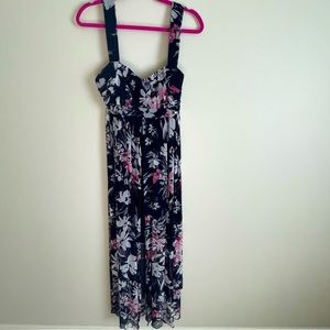 Beautiful, flowy, floral dress, nwt